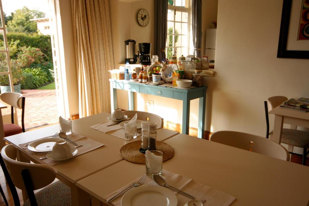 Melville Manor Guest House โจฮันเนสเบิร์ก ภายนอก รูปภาพ