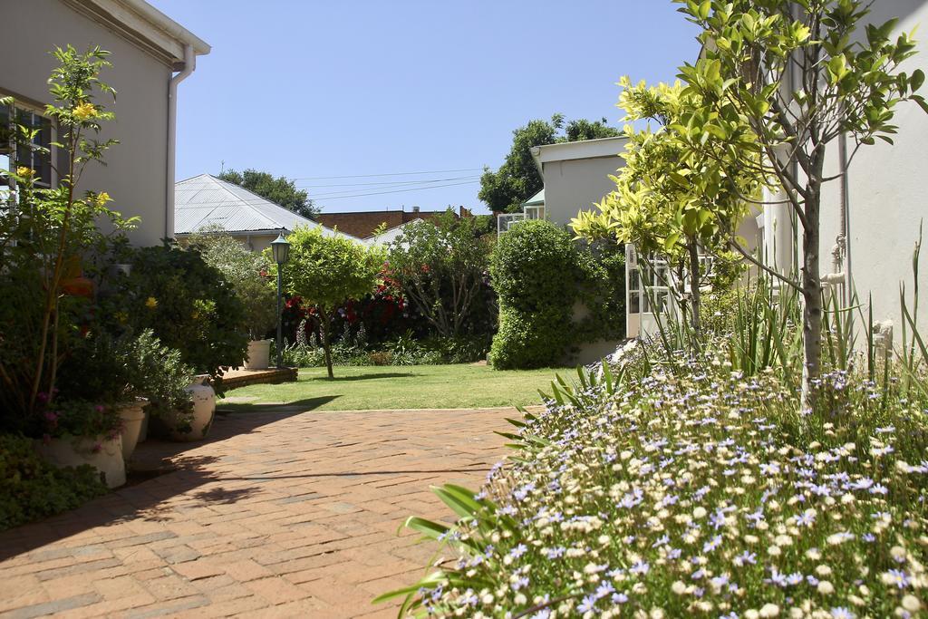 Melville Manor Guest House โจฮันเนสเบิร์ก ภายนอก รูปภาพ