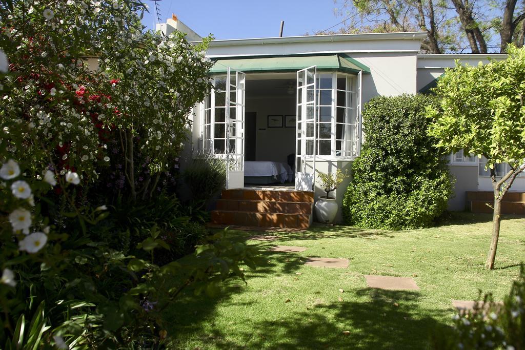 Melville Manor Guest House โจฮันเนสเบิร์ก ภายนอก รูปภาพ