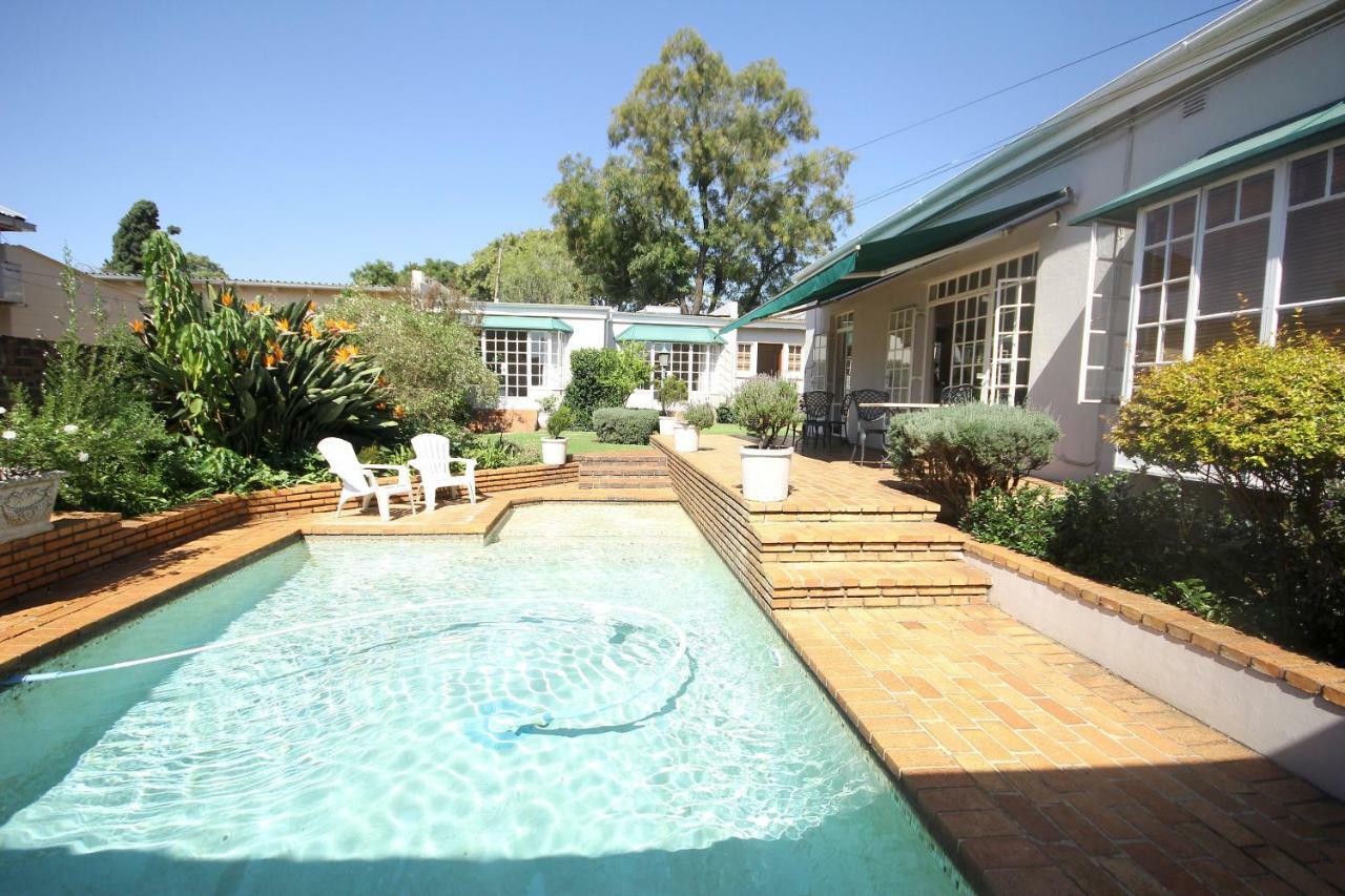 Melville Manor Guest House โจฮันเนสเบิร์ก ภายนอก รูปภาพ