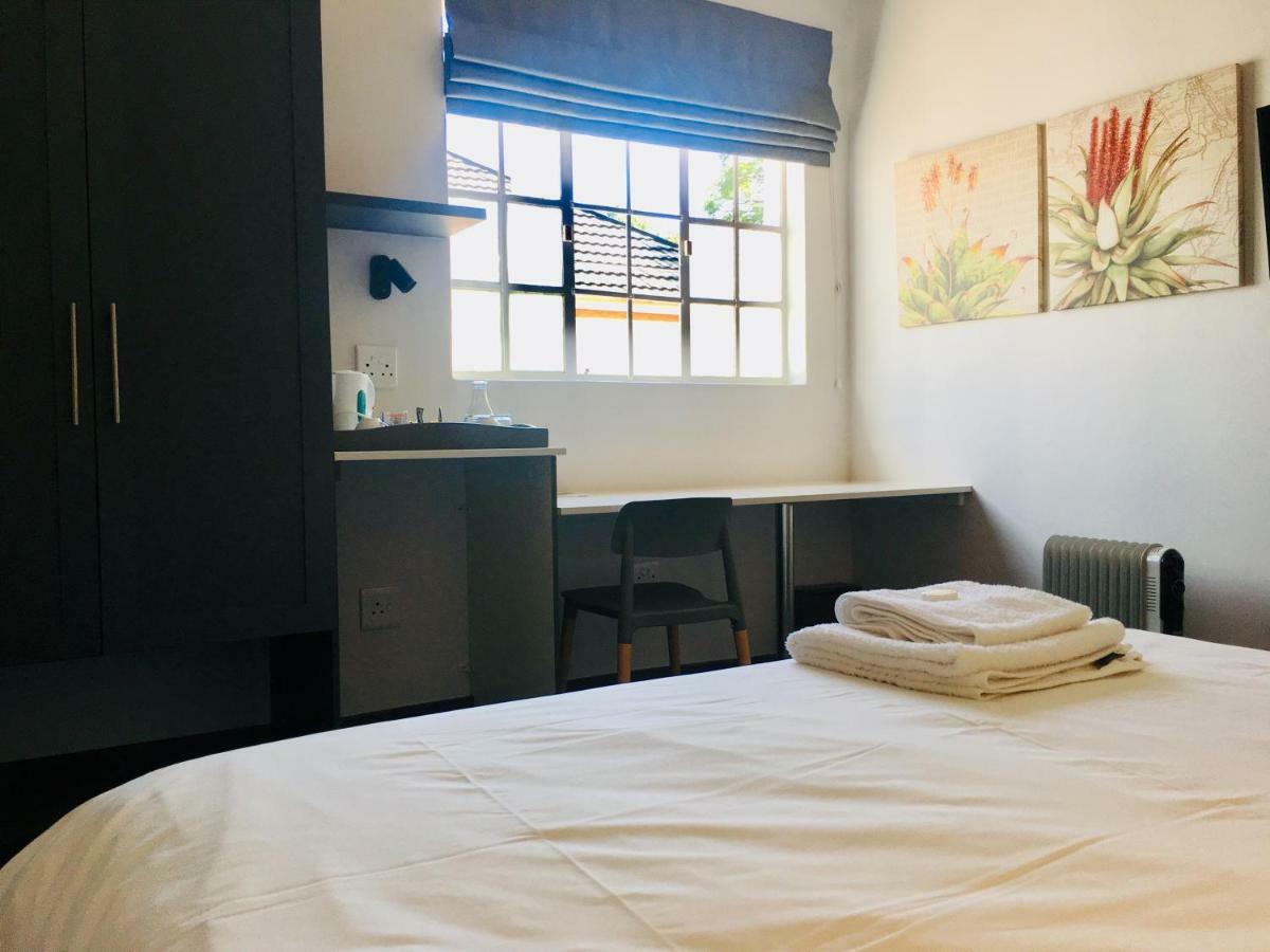 Melville Manor Guest House โจฮันเนสเบิร์ก ภายนอก รูปภาพ