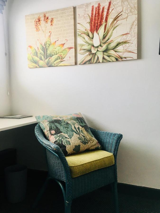 Melville Manor Guest House โจฮันเนสเบิร์ก ภายนอก รูปภาพ